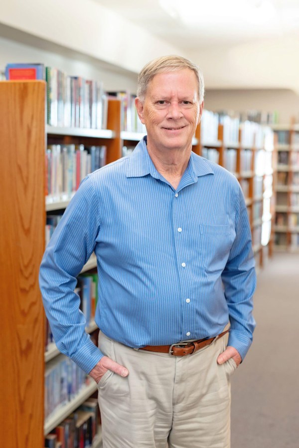 Director Weiss.jpg A photograph of Jeff Weiss in front of bookshelves.